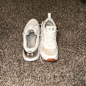 Under armour women’s tennis shoes size 8.5 USA white & gold